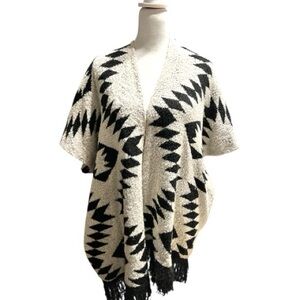 Mudd Black and White Geometric Poncho